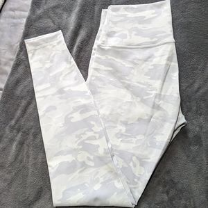 Lululemon Wunder Under Luxtreme